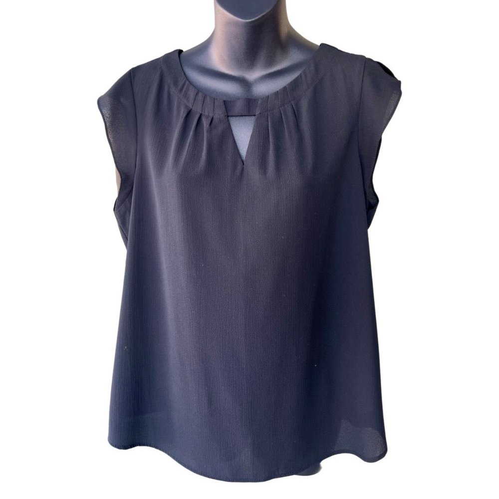🌸6/$20🌸 Blouse with Short Tulip Sleeves